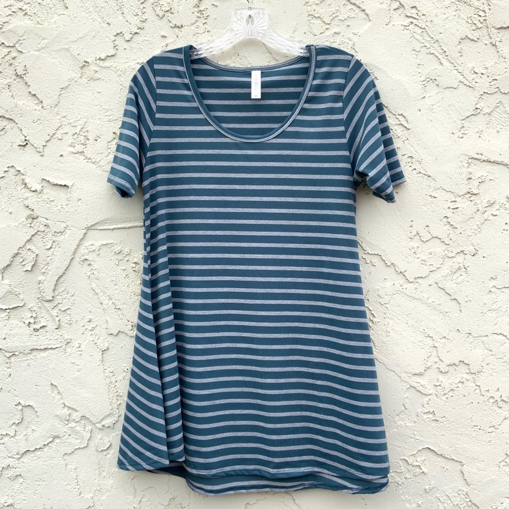 Lularoe Stripes Top Size Extra Small